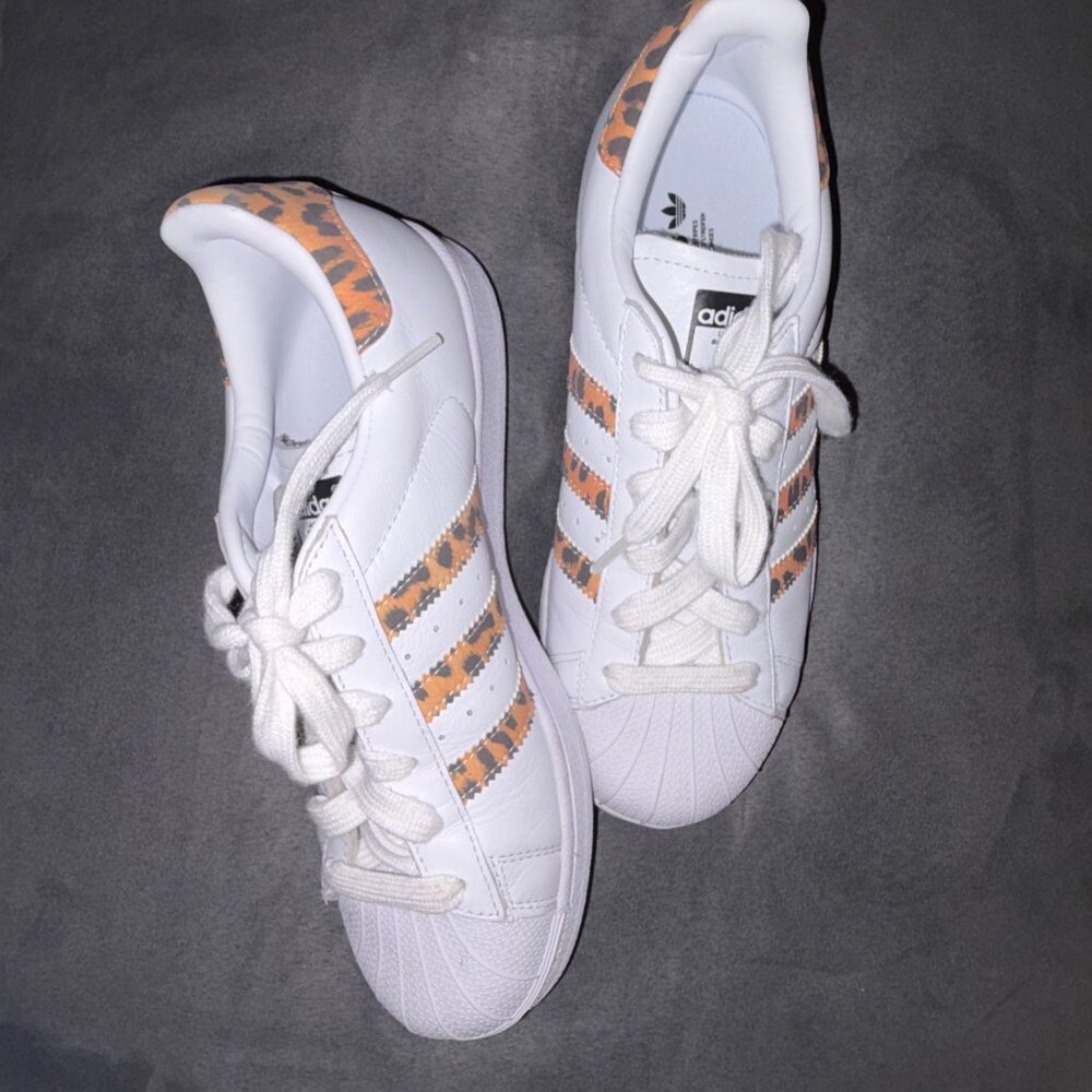 Adidas Superstar White Leopard Print Stripes Sneakers Women’s Size 6 Shell Toe